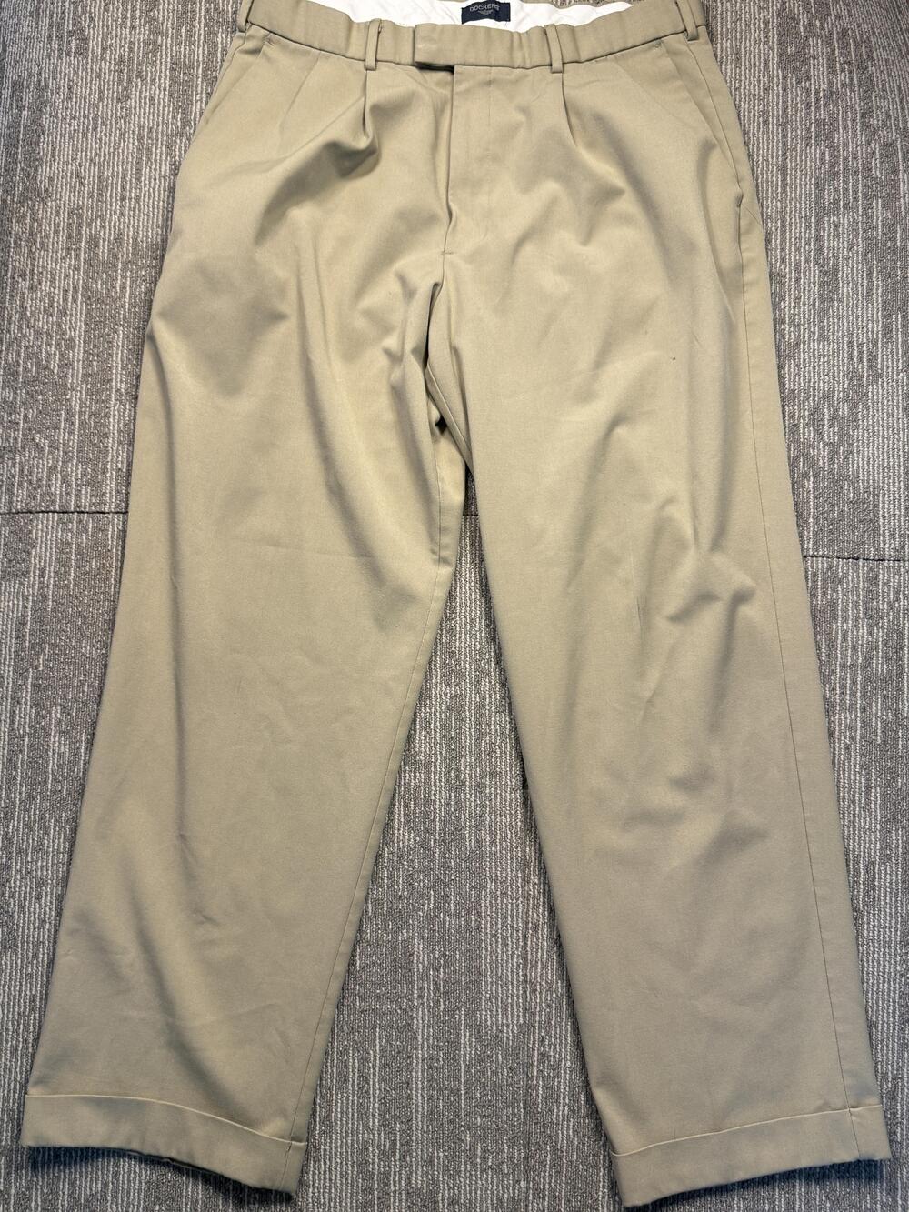 Dockers Pants Mens 34x30 Beige Relaxed Fit Stretch Pleated Chino Cuffed Straight